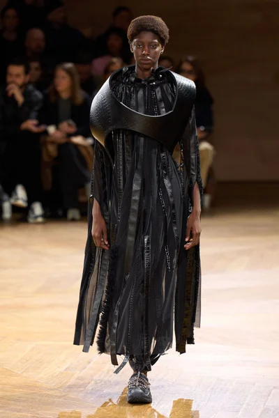 Look 11